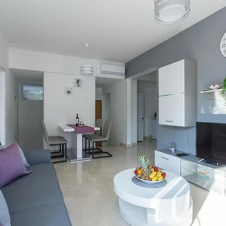 Bright Style Apartment